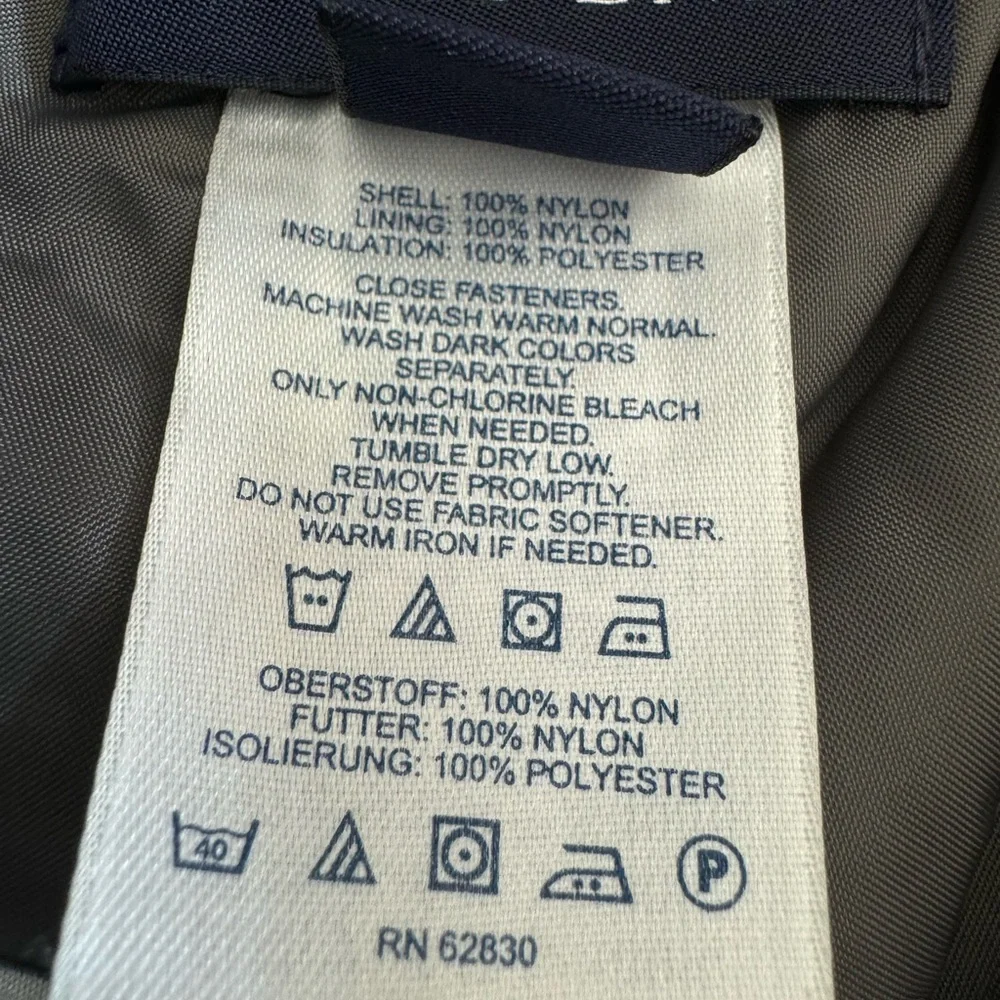 Lands’ End navy blue snow pants with gray lining.  Size 6